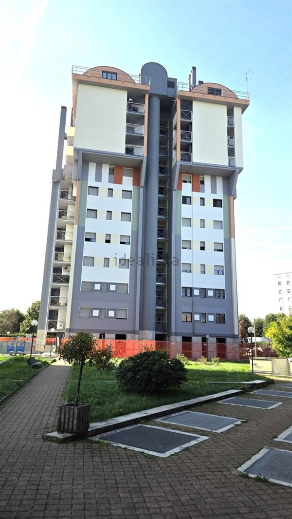 appartamento in vendita a Milano in zona Lorenteggio