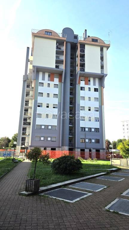 appartamento in vendita a Milano in zona Lorenteggio