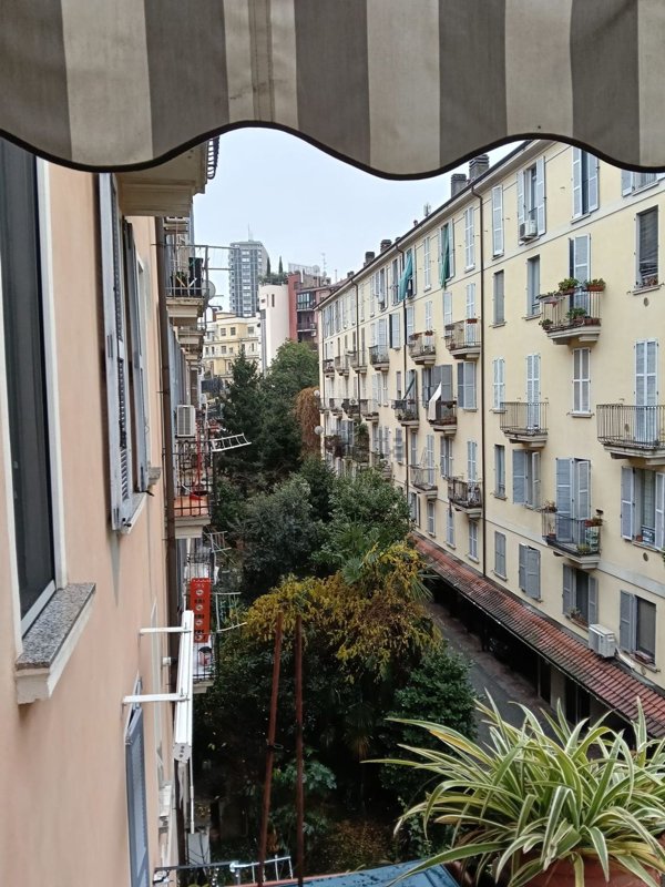 appartamento in vendita a Milano in zona Guastalla