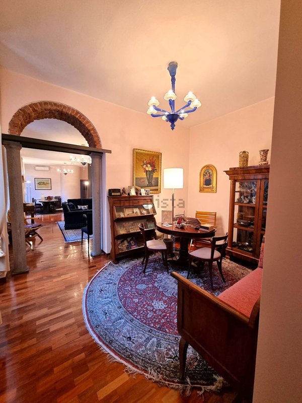 appartamento in vendita a Milano in zona Bocconi