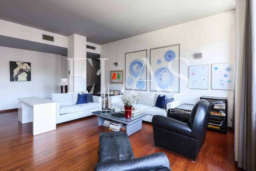 appartamento in vendita a Milano in zona Porta Nuova