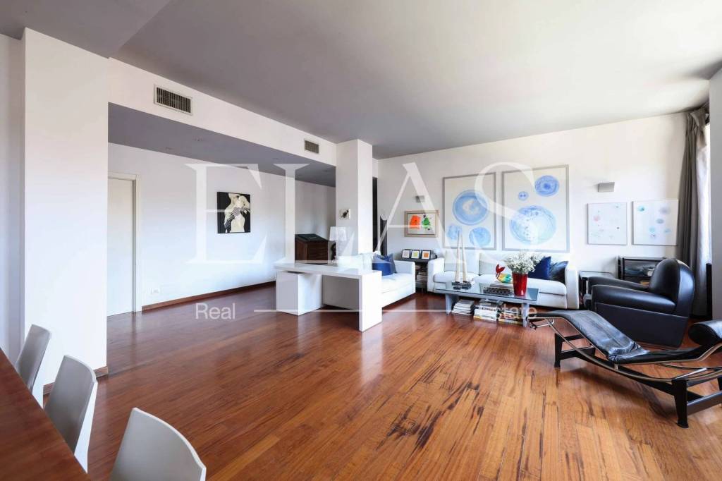 appartamento in vendita a Milano in zona Centro Direzionale