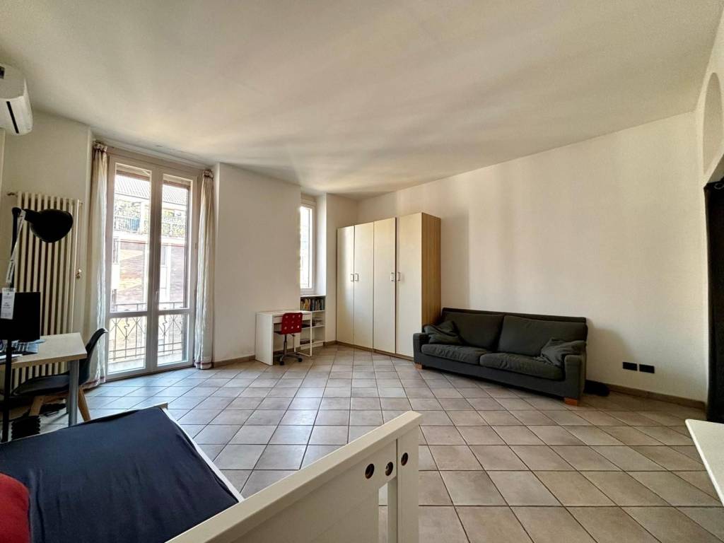 appartamento in vendita a Milano in zona Porta Genova