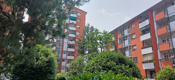appartamento in vendita a Milano in zona Lorenteggio