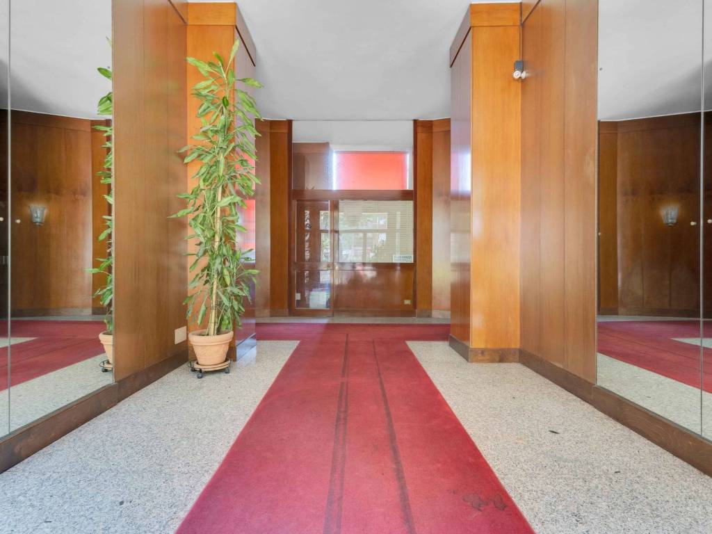 appartamento in vendita a Milano in zona Moncucco
