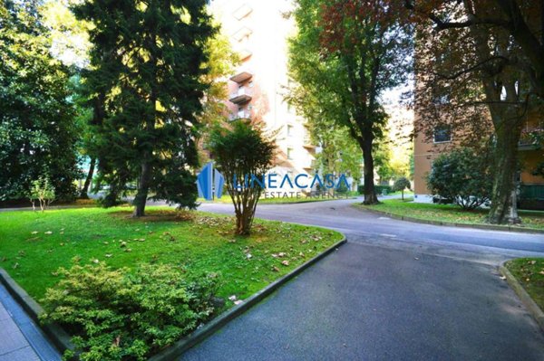 appartamento in vendita a Milano in zona Lorenteggio