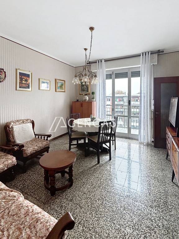 appartamento in vendita a Milano in zona Lorenteggio