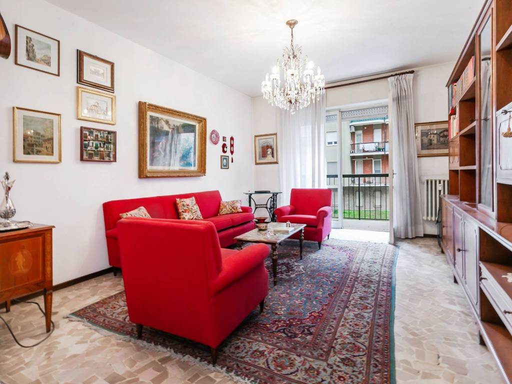 appartamento in vendita a Milano in zona Famagosta