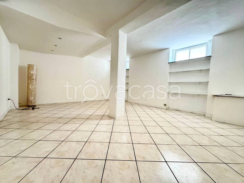 locale commerciale in vendita a Milano in zona Città Studi