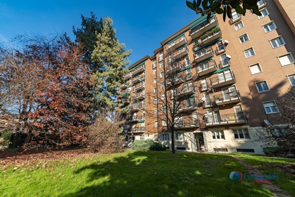 appartamento in vendita a Milano in zona Rembrandt