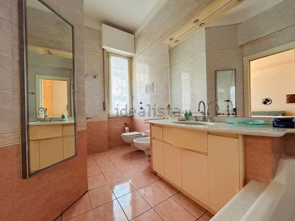 appartamento in vendita a Milano in zona Porta Nuova