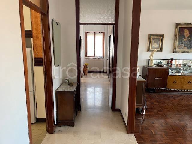 appartamento in vendita a Milano in zona Feltre