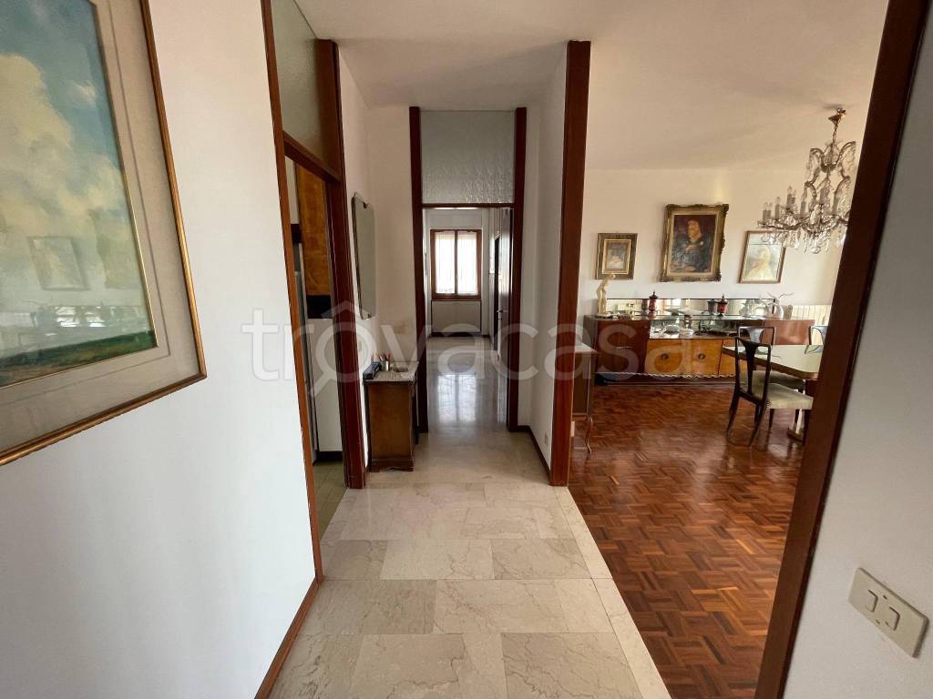 appartamento in vendita a Milano in zona Feltre