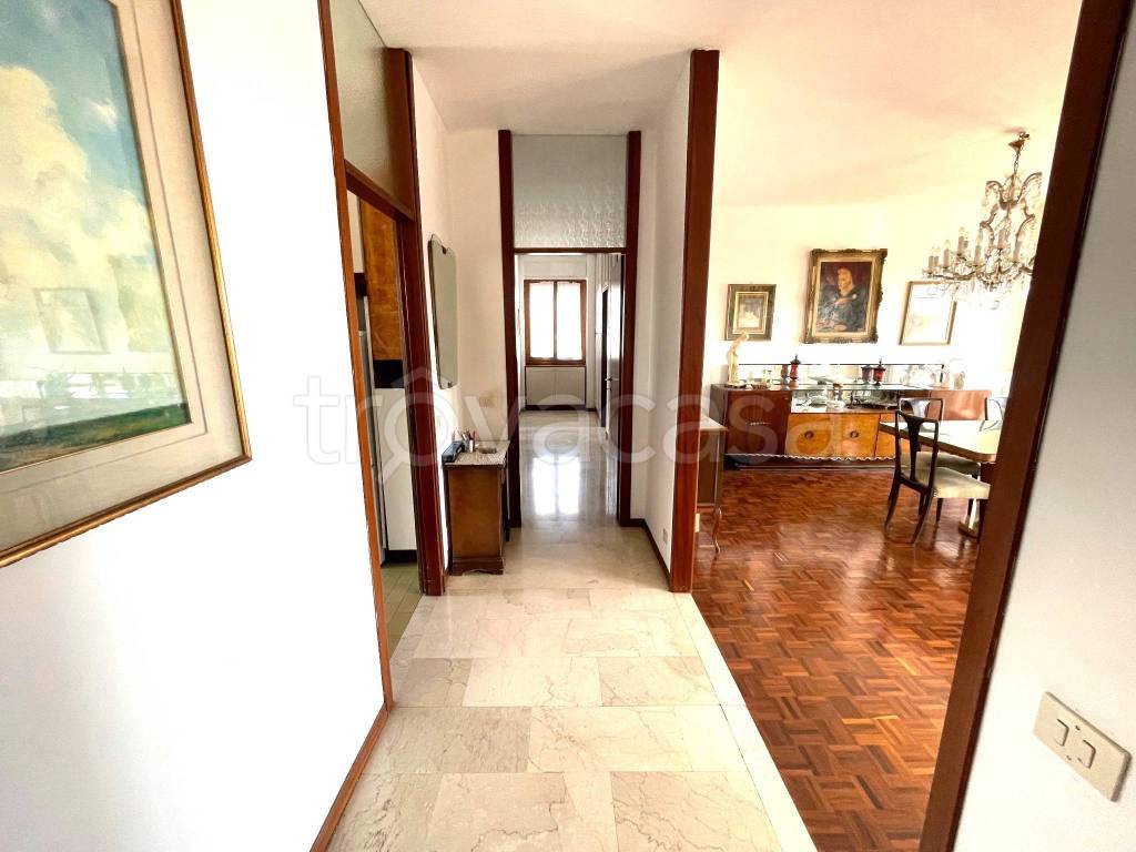 appartamento in vendita a Milano in zona Feltre