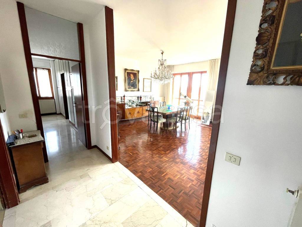 appartamento in vendita a Milano in zona Feltre