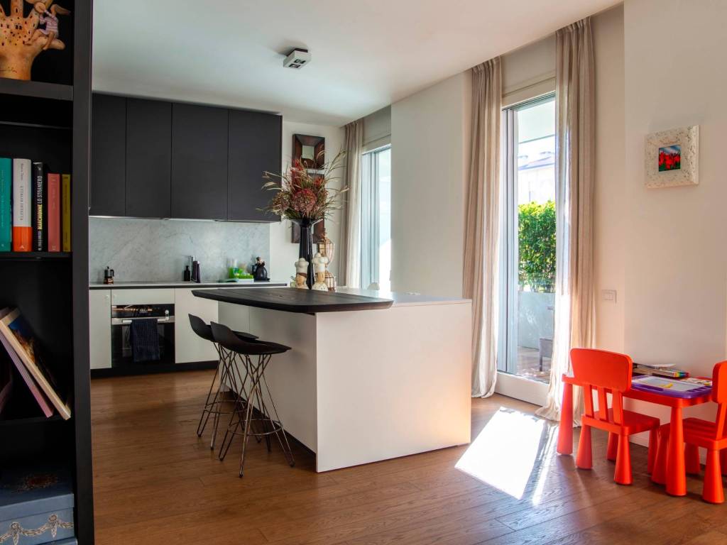 appartamento in vendita a Milano in zona Centro Direzionale