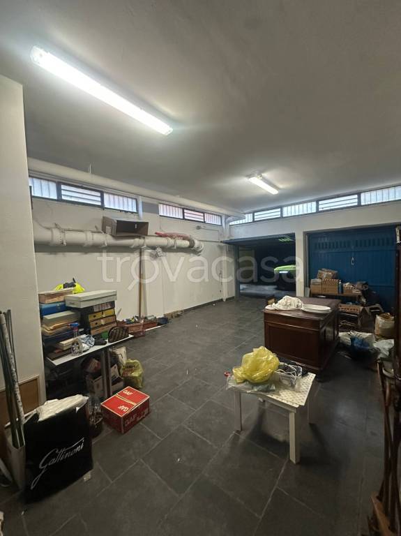 locale commerciale in vendita a Milano in zona Forlanini