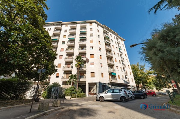 appartamento in vendita a Milano in zona Rembrandt