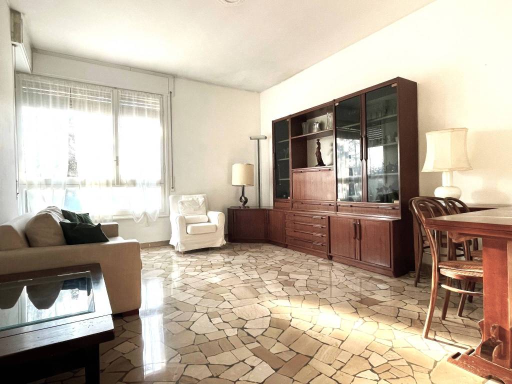 appartamento in vendita a Milano in zona Baggio