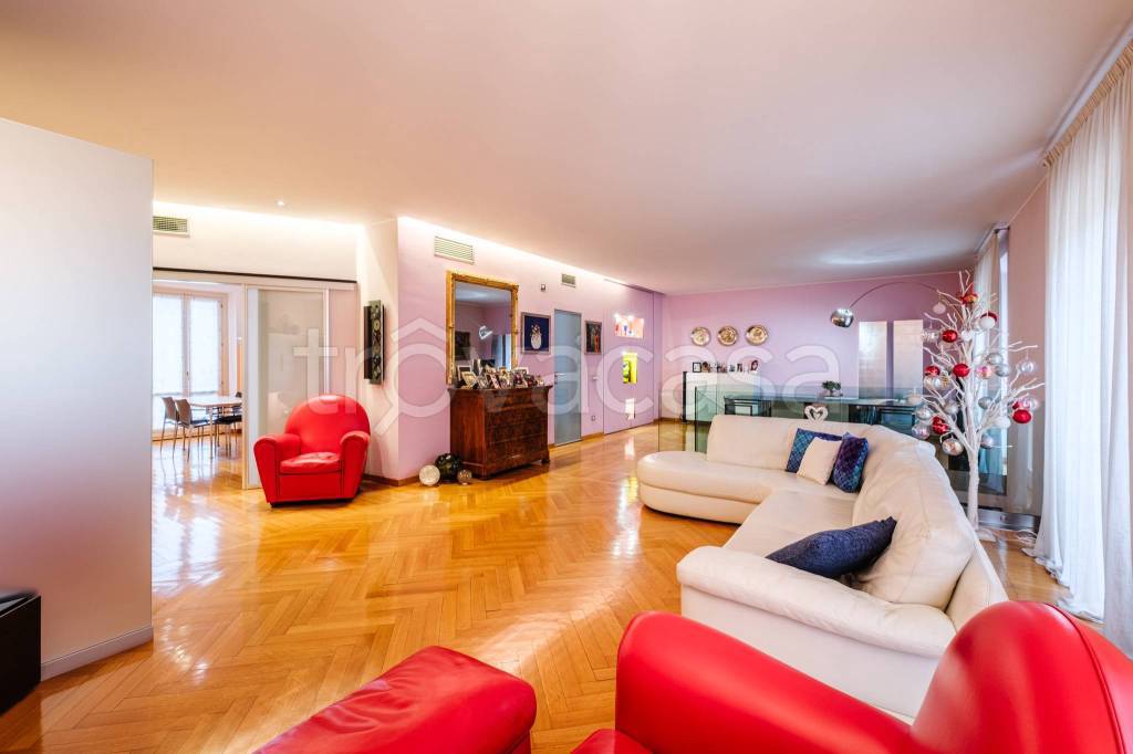 appartamento in vendita a Milano in zona Cadorna