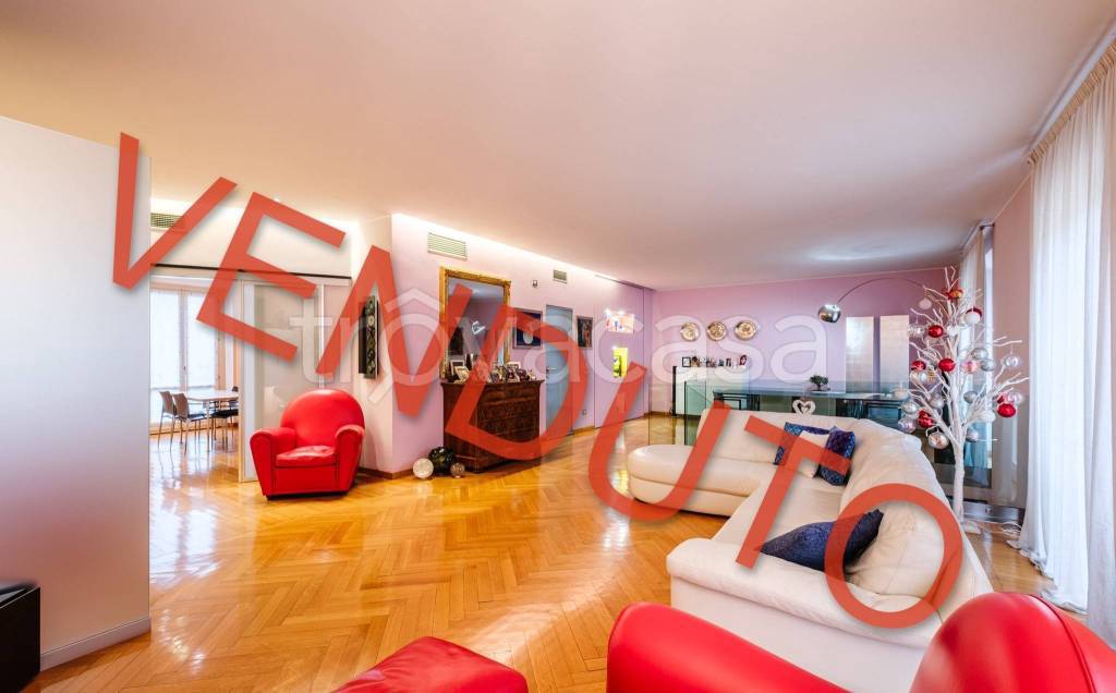 appartamento in vendita a Milano in zona Cadorna