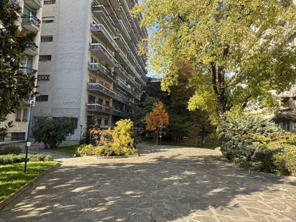 appartamento in vendita a Milano in zona Guastalla