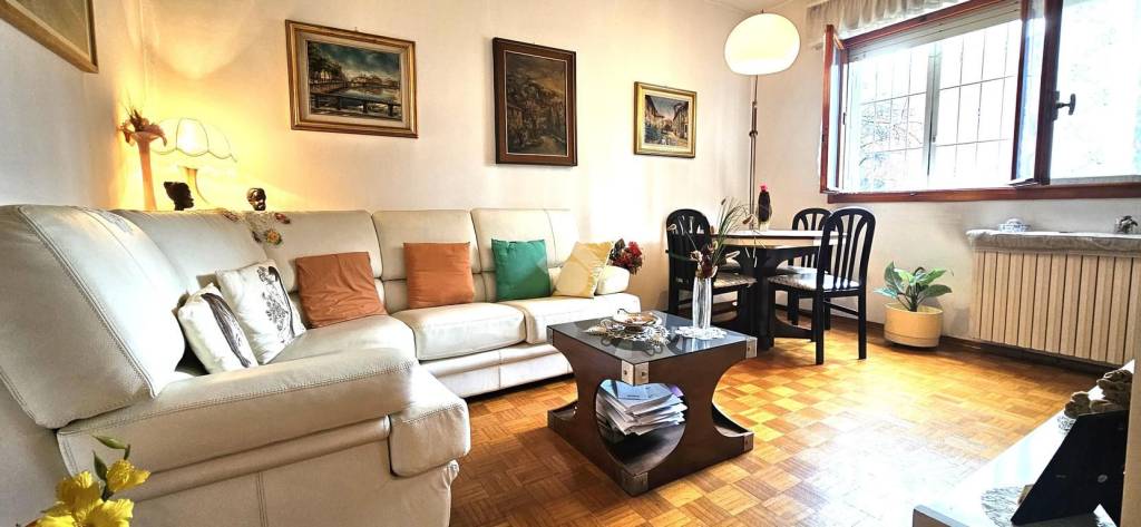 appartamento in vendita a Milano in zona Gratosoglio