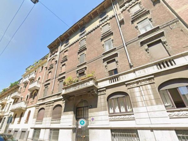 locale commerciale in vendita a Milano in zona Porta Romana
