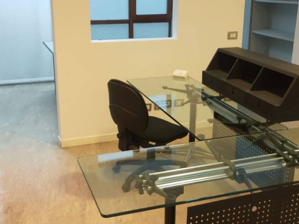 intera palazzina in vendita a Milano in zona Guastalla