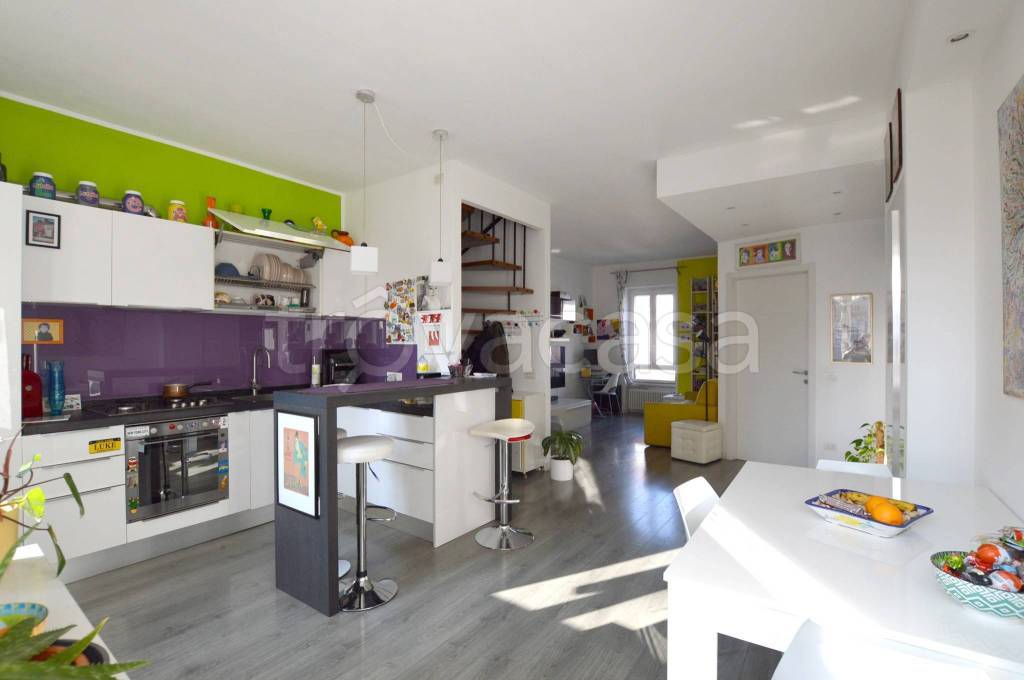 appartamento in vendita a Milano in zona Barona