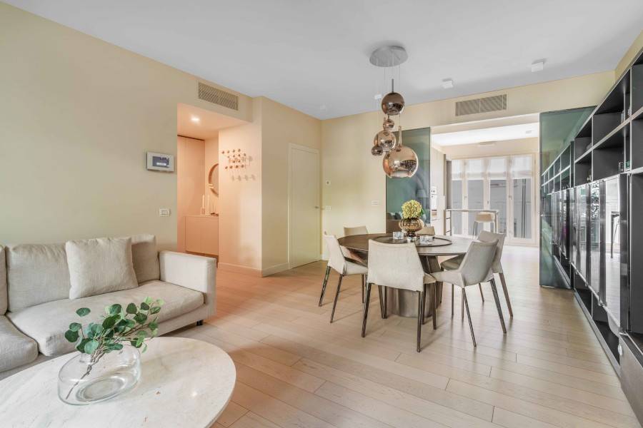 appartamento in vendita a Milano in zona Porta Nuova