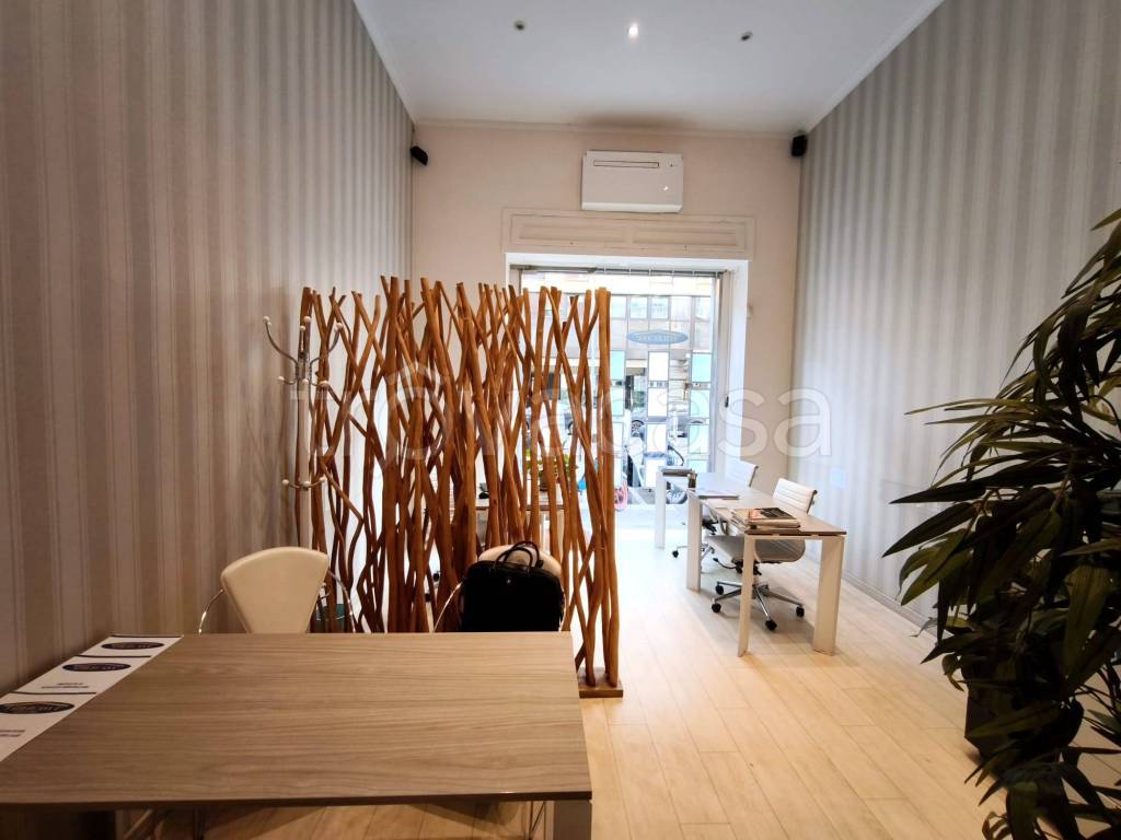 negozio in vendita a Milano in zona Isola