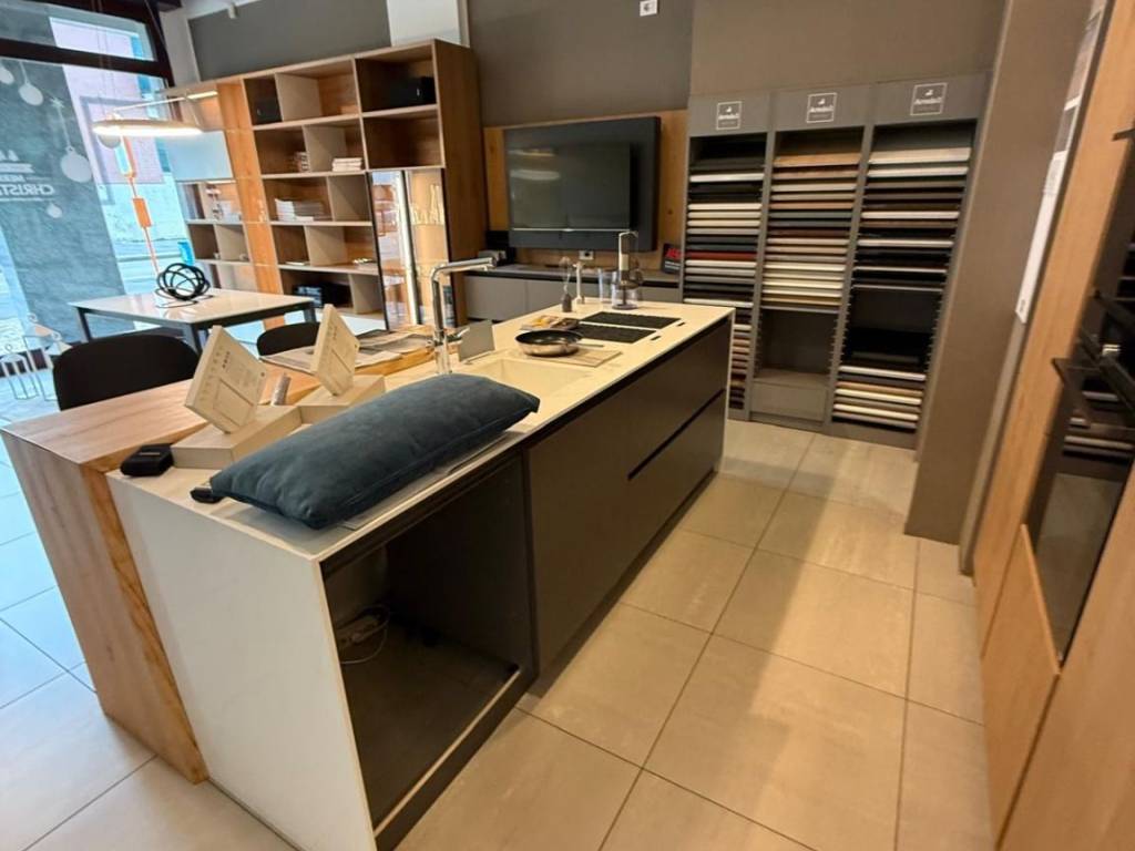 negozio in vendita a Milano in zona Bicocca