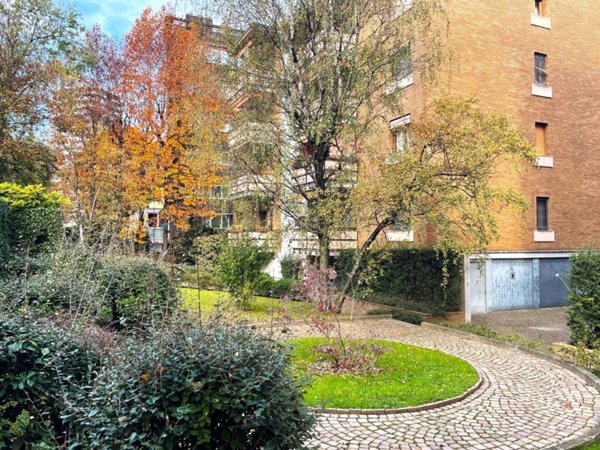 appartamento in vendita a Milano in zona Trenno