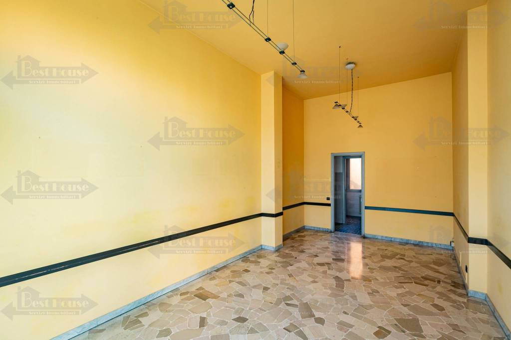 negozio in vendita a Milano in zona Crescenzago