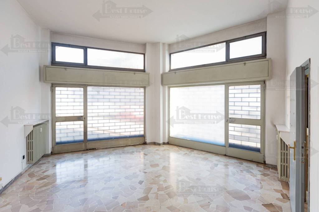 negozio in vendita a Milano in zona Crescenzago