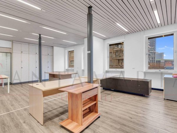 ufficio in vendita a Milano in zona Centro Direzionale
