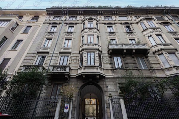 ufficio in vendita a Milano in zona Guastalla