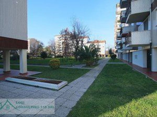 appartamento in vendita a Milano in zona Lorenteggio