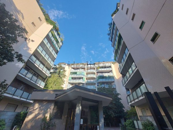 appartamento in vendita a Milano in zona Rembrandt