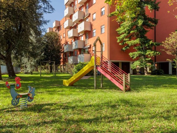 appartamento in vendita a Milano in zona Baggio