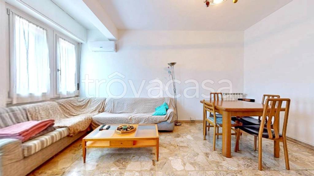 appartamento in vendita a Milano in zona Lambrate