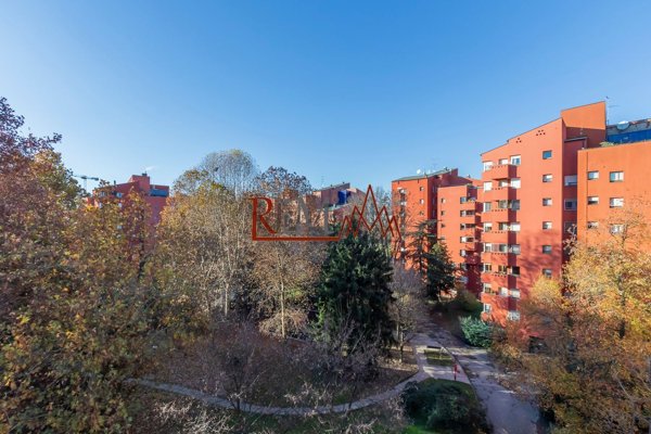 appartamento in vendita a Milano in zona Baggio
