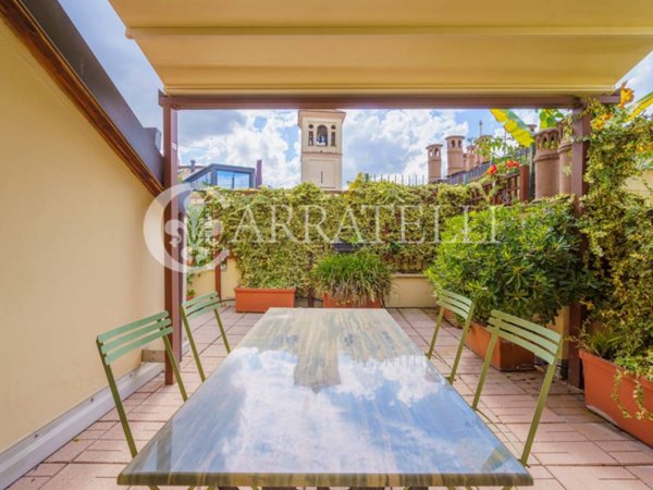 appartamento in vendita a Milano in zona Porta Nuova