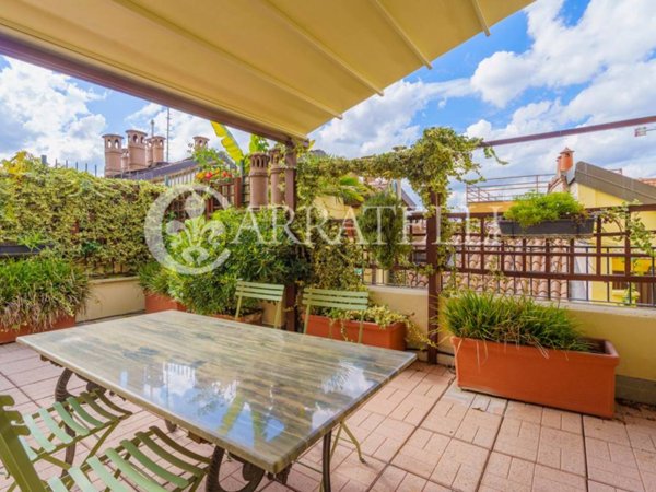 appartamento in vendita a Milano in zona Porta Nuova