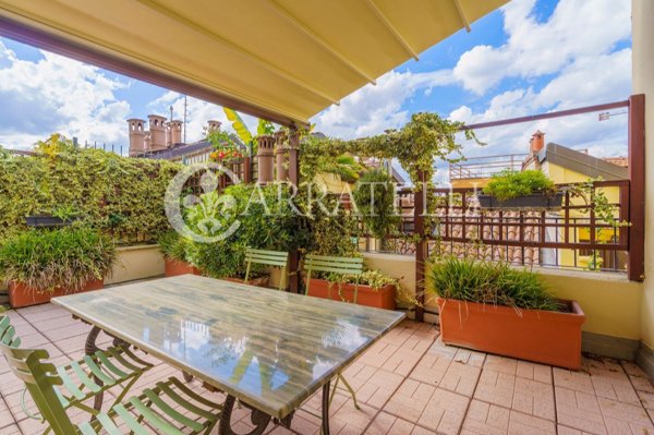 appartamento in vendita a Milano in zona Porta Nuova