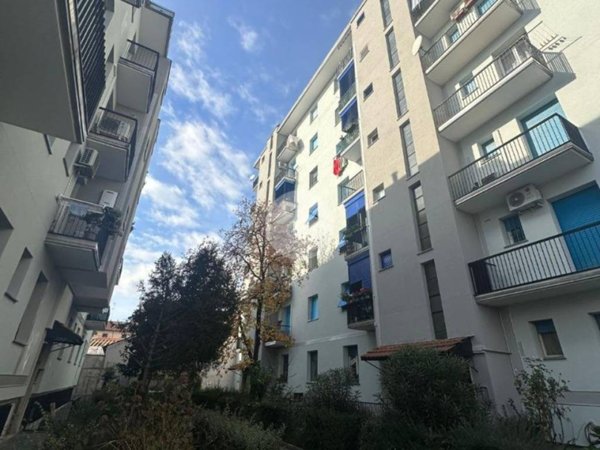 appartamento in vendita a Milano in zona Baggio