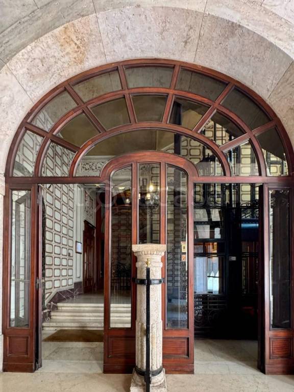 appartamento in vendita a Milano in zona Cadorna