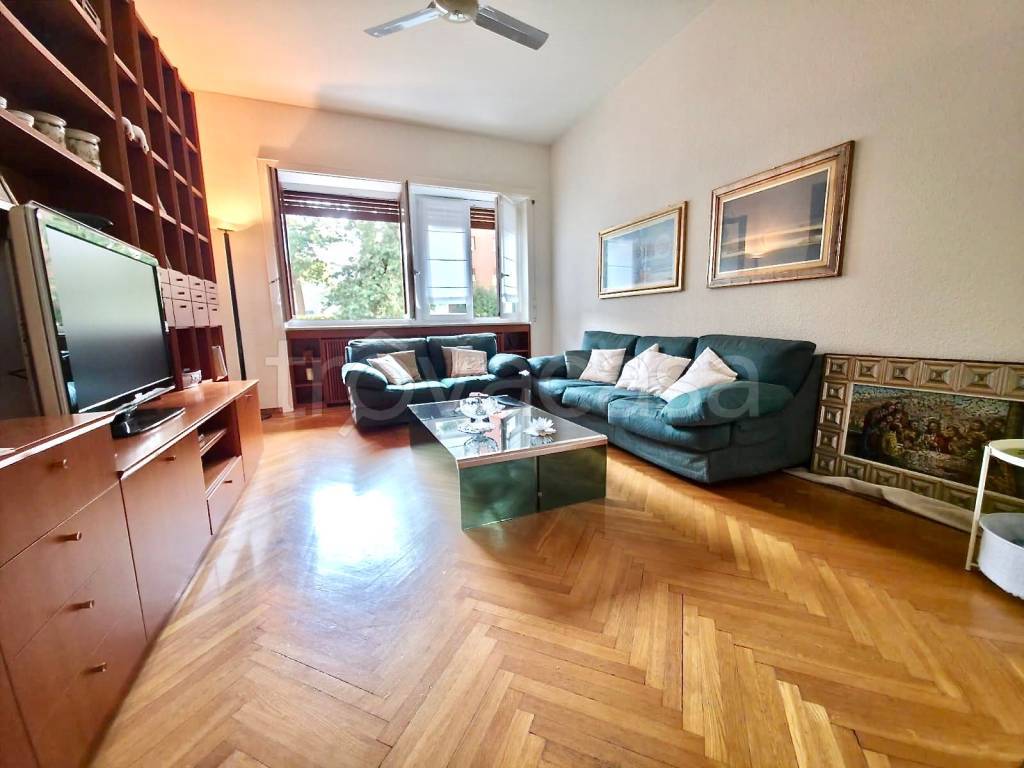 appartamento in vendita a Milano in zona Sempione