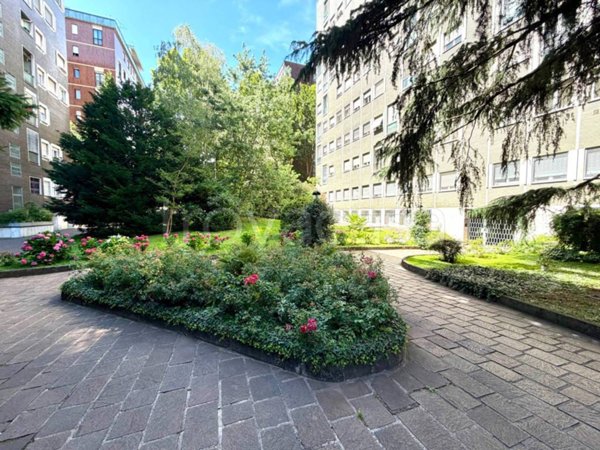 appartamento in vendita a Milano in zona Porta Magenta